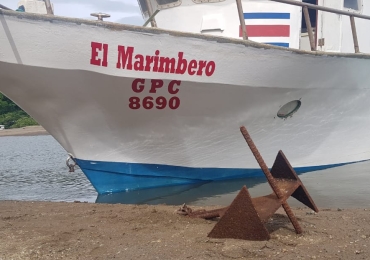 Barco turístico 29 personas 4 Tripulantes